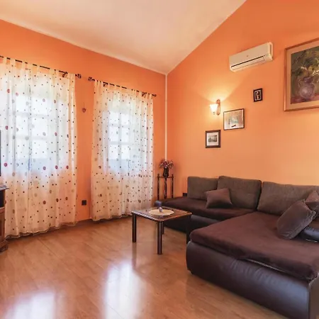 Three-bedroom In * Pola