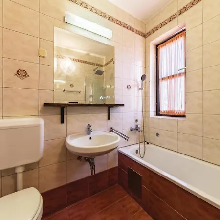 Appartamento Three-bedroom In Pola