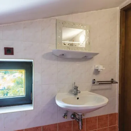 Three-bedroom In * Pula