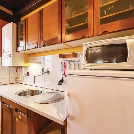 Three-bedroom In Appartement